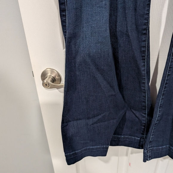 Torrid Dark Wash Bombshell Flare High-Rise Jean in Size 24 S (Short) - Picture 5 of 15